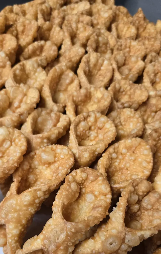 wholesale cannoli shells purchased in bulk in Montreal and Laval